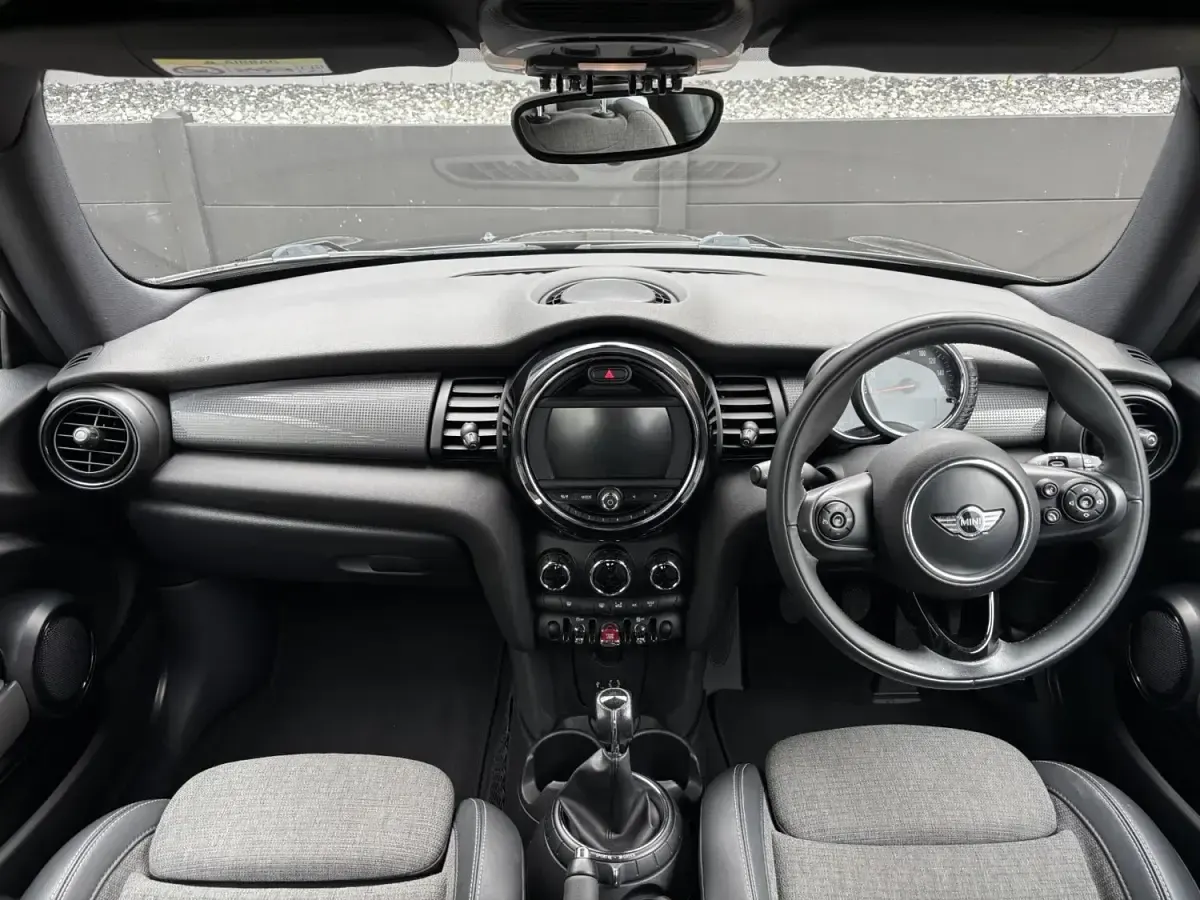 Używany Mini Cooper Hatch 136 KM (100 kW) 2014 Czarny Hatchback