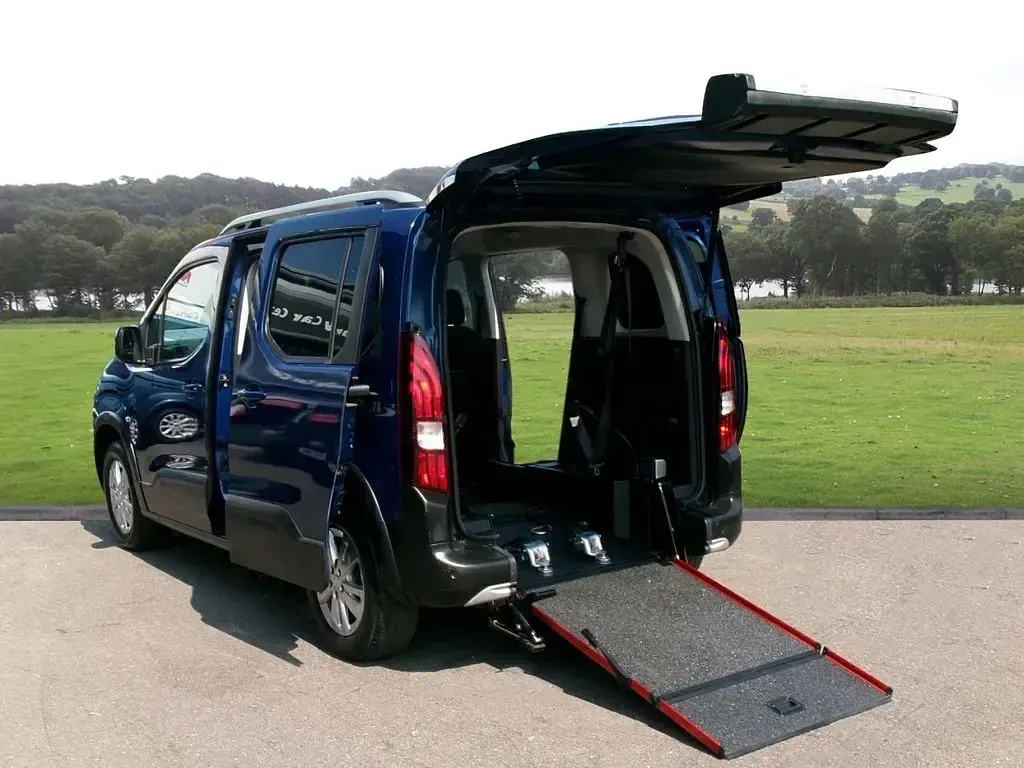 Used Peugeot Rifter Allure 100 HP (73 kW) 2021 Blue MPV
