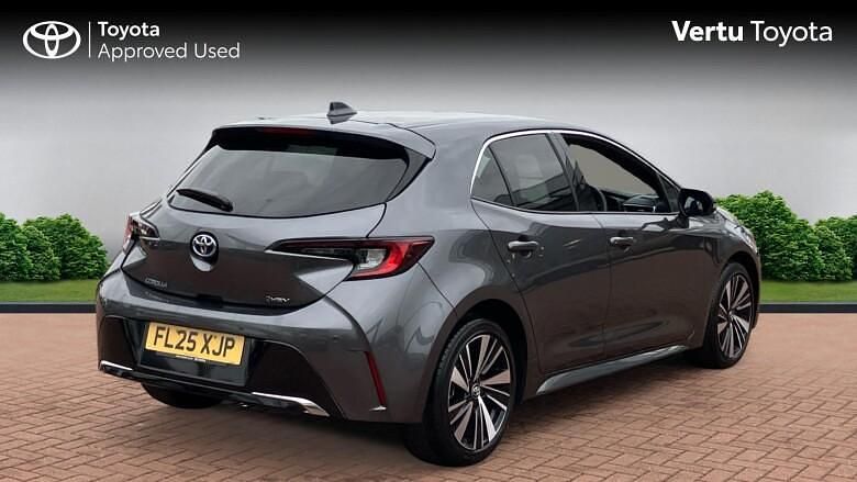 Usado Toyota Corolla Design 140 HP (102 kW) 2025 Cinzento Citadino