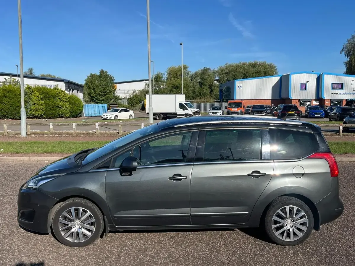 Used Peugeot 5008 Allure 163 HP (119 kW) 2014 Grey MPV
