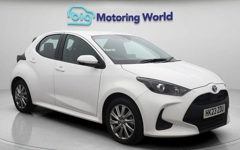Used 2025 Toyota Yaris Hybrid Hatchback | £16,000 (Super price) - Image 1/4