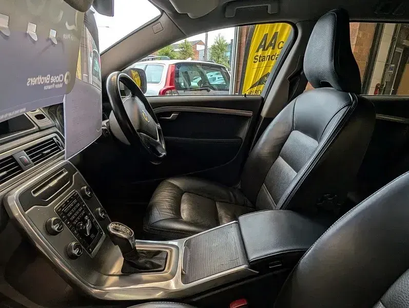 Usado Volvo XC70 SE Lux 163 HP (119 kW) 2013 Dourado Carrinha