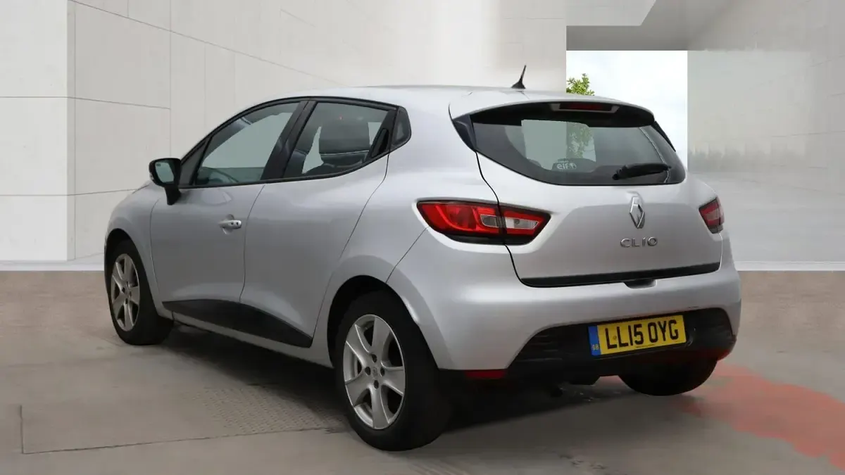 Used Renault Clio Dynamique 75 HP (55 kW) 2015 Silver Hatchback