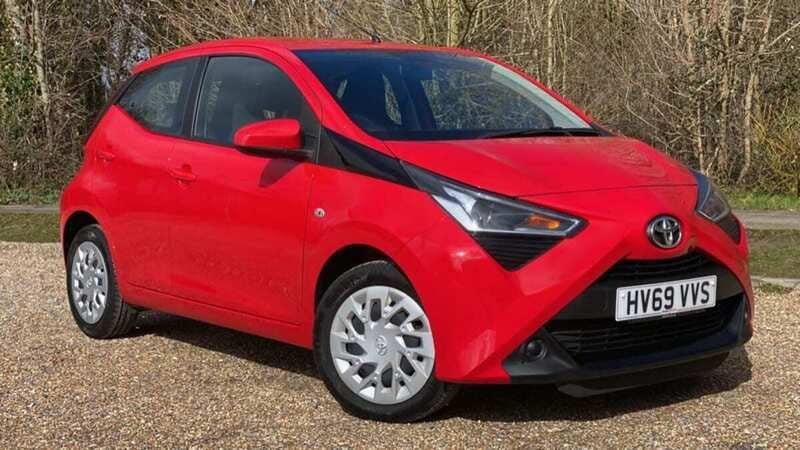 Used Toyota Aygo X-play 72 HP (52 kW) 2020 Red pop Hatchback