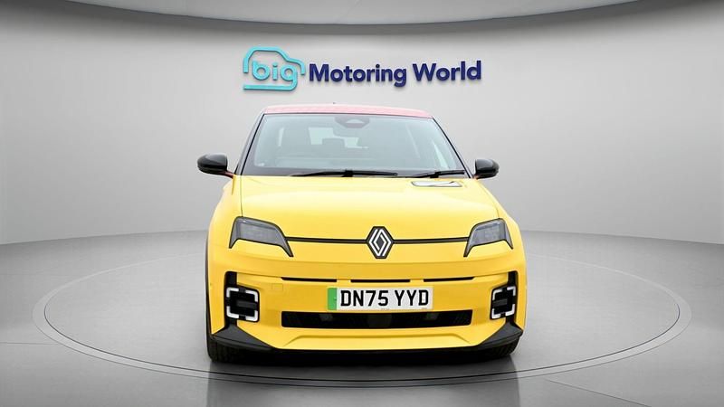 New Renault 5 E-Tech Iconic 108 kW (148 HP) 2025