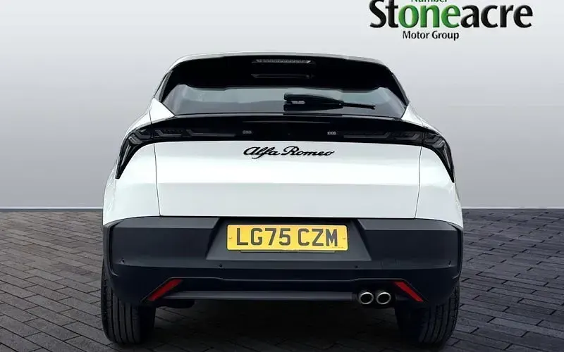 Used Alfa Romeo Junior 136 HP (100 kW) 2024 White SUV