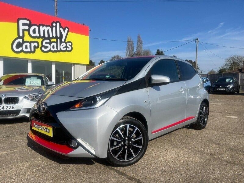 Silver Used 2018 Toyota Aygo x-press Hatchback | £8,995 (Fair price) - Image 1/4
