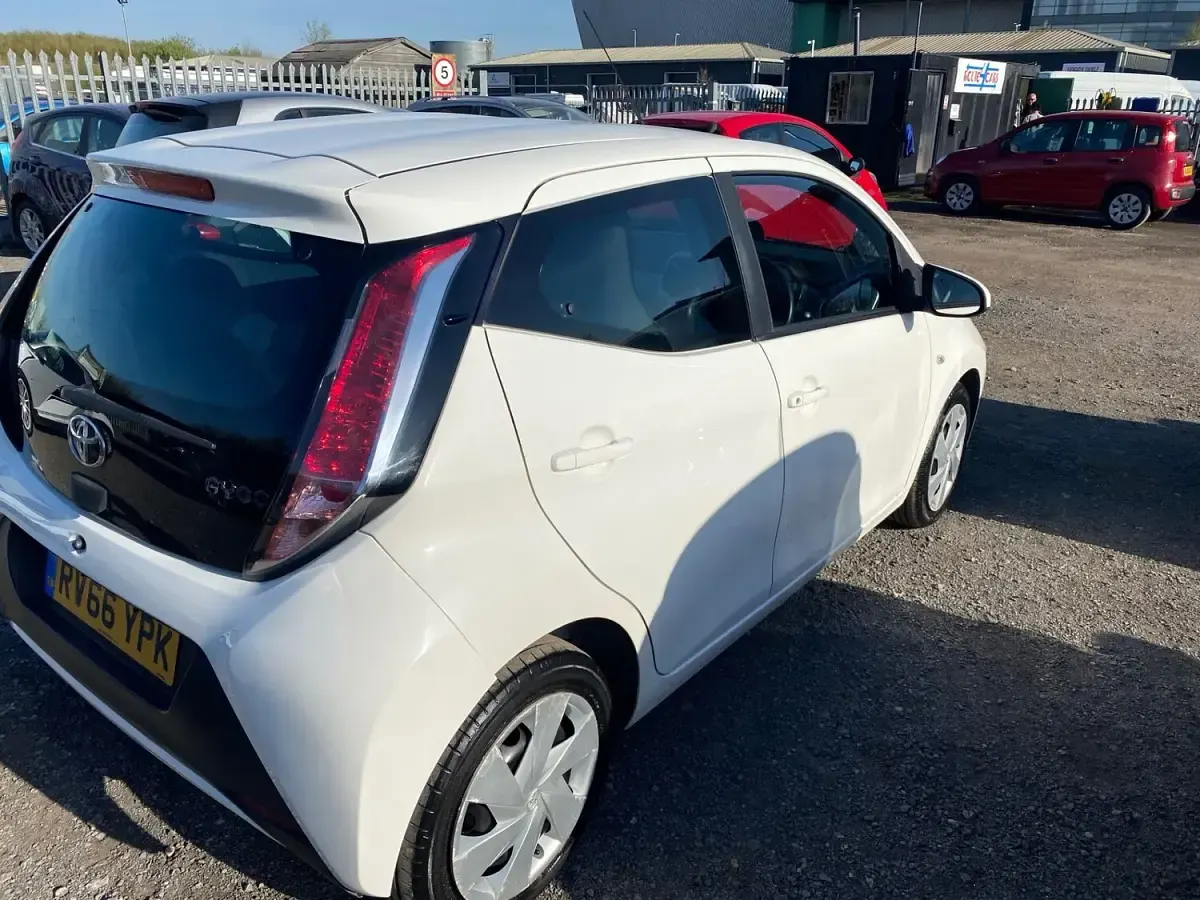Used Toyota Aygo X-play 69 HP (50 kW) 2016 White Hatchback