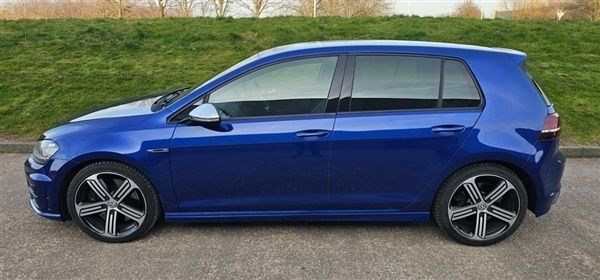 Metallic blue Used 2015 VW Golf VII R Hatchback | £12,495 (Fair price) - Image 1/1