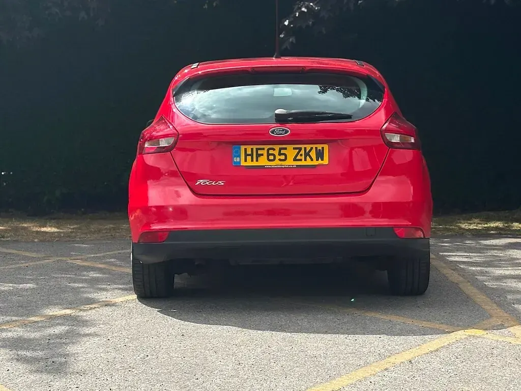 Used Ford Focus Style 105 HP (77 kW) 2015 Red Hatchback