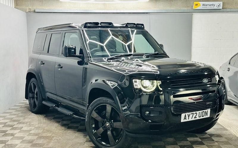 Used Land Rover Defender HSE Dynamic 300 HP (220 kW) 2024 Estate
