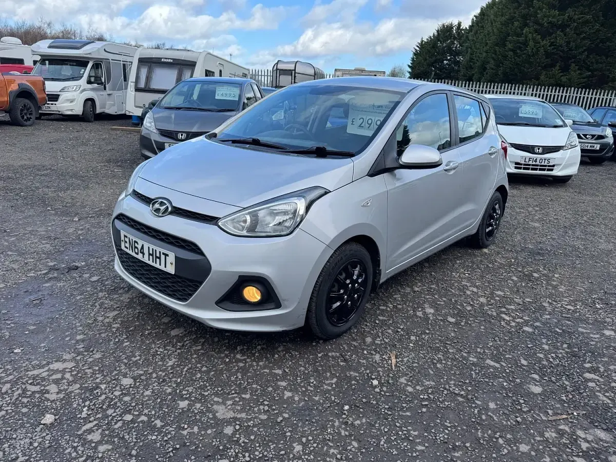 Used Hyundai i10 SE 87 HP (63 kW) 2015 Silver Hatchback