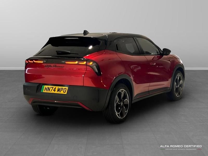 Used Alfa Romeo Junior Edizione Speciale 113 kW (154 HP) 2024 Red SUV