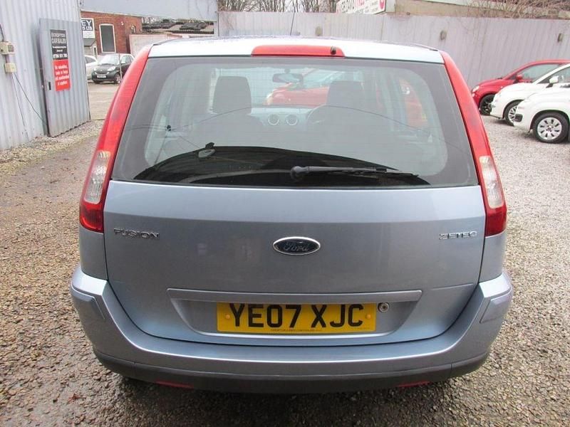 Used Ford Fusion Zetec 2007 Blue Hatchback