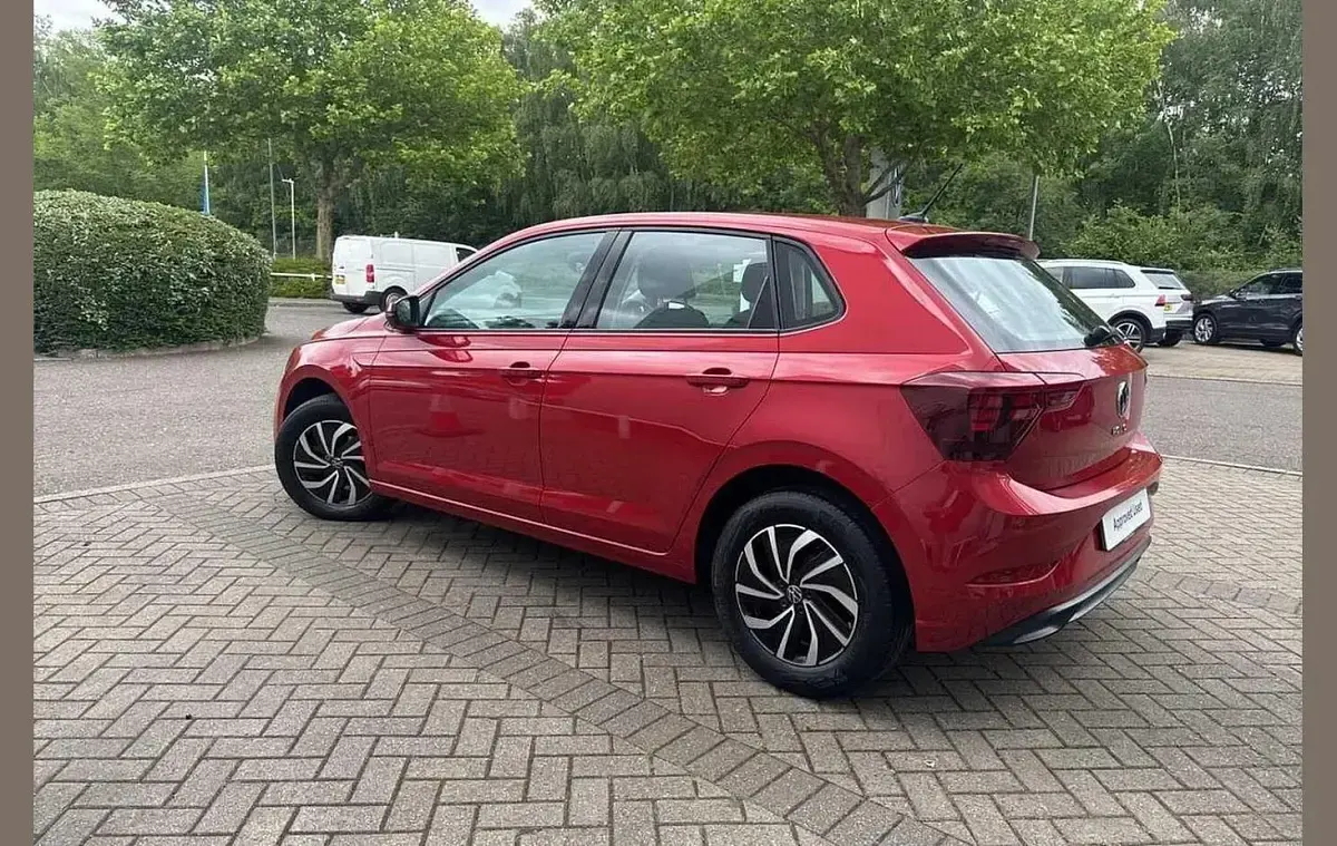 Used VW Polo Life 95 HP (69 kW) 2023 Red Hatchback
