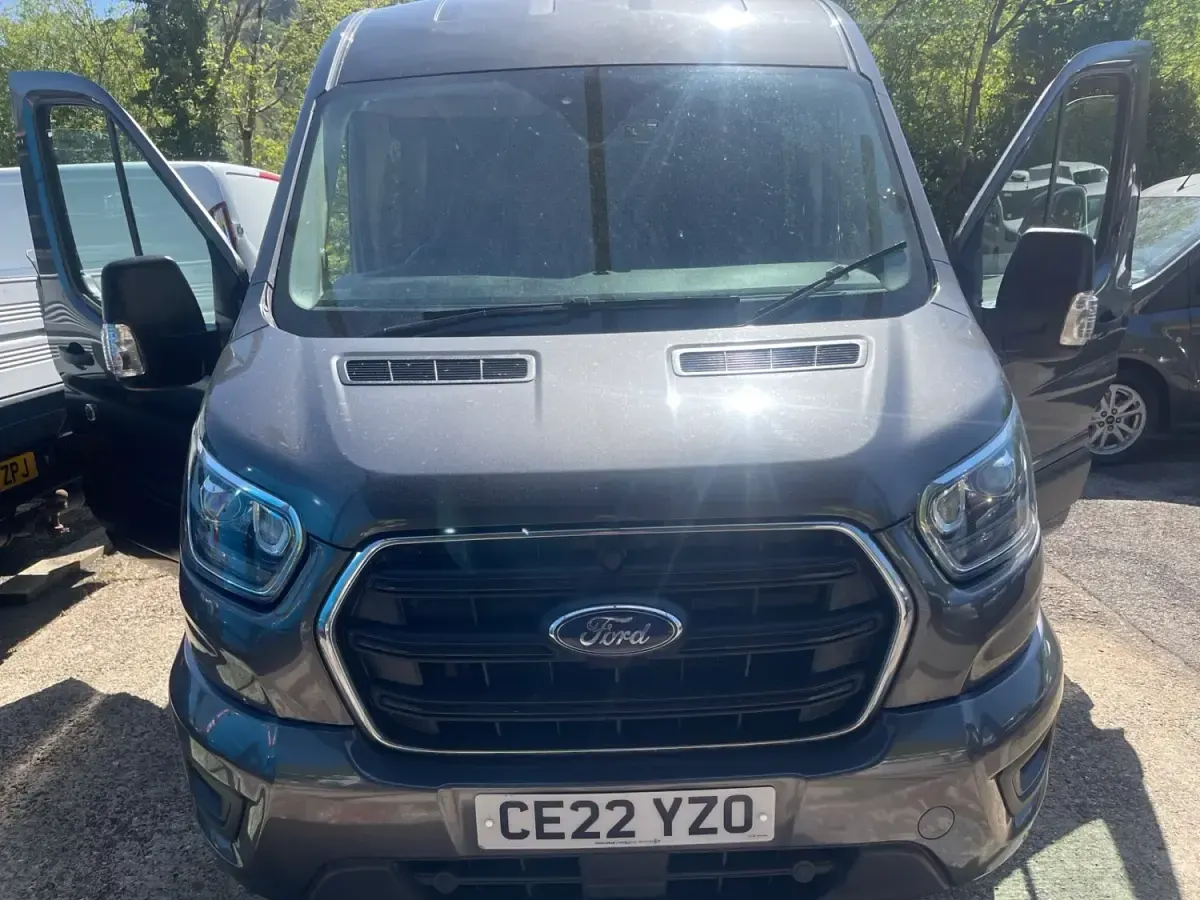 Usado Ford Transit Limited 130 HP (95 kW) 2022 Cinzento Van