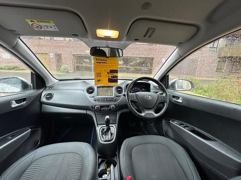 Used Hyundai i10 Premium SE 2019 White Hatchback