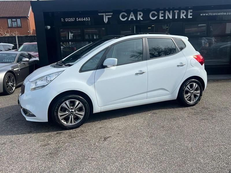 Used Kia Venga 128 HP (94 kW) 2016 White Hatchback