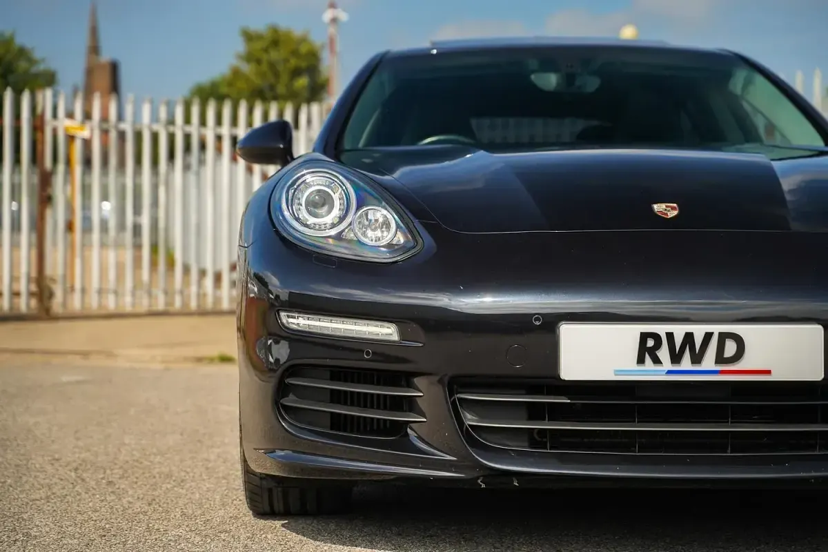 Used Porsche Panamera 300 HP (220 kW) 2014 Black Hatchback