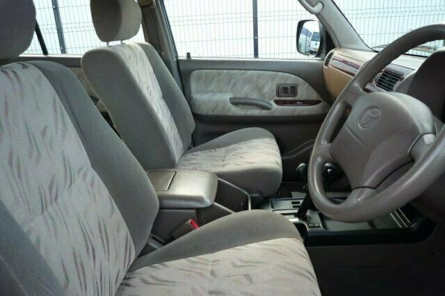 Used Toyota Land Cruiser 123 HP (90 kW) 2000 SUV