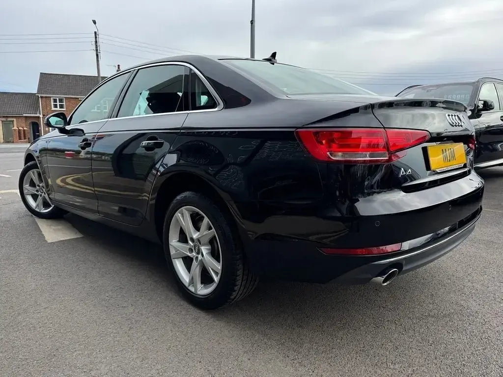 Usado Audi A4 Sport 150 HP (110 kW) 2017 Preto Sedan