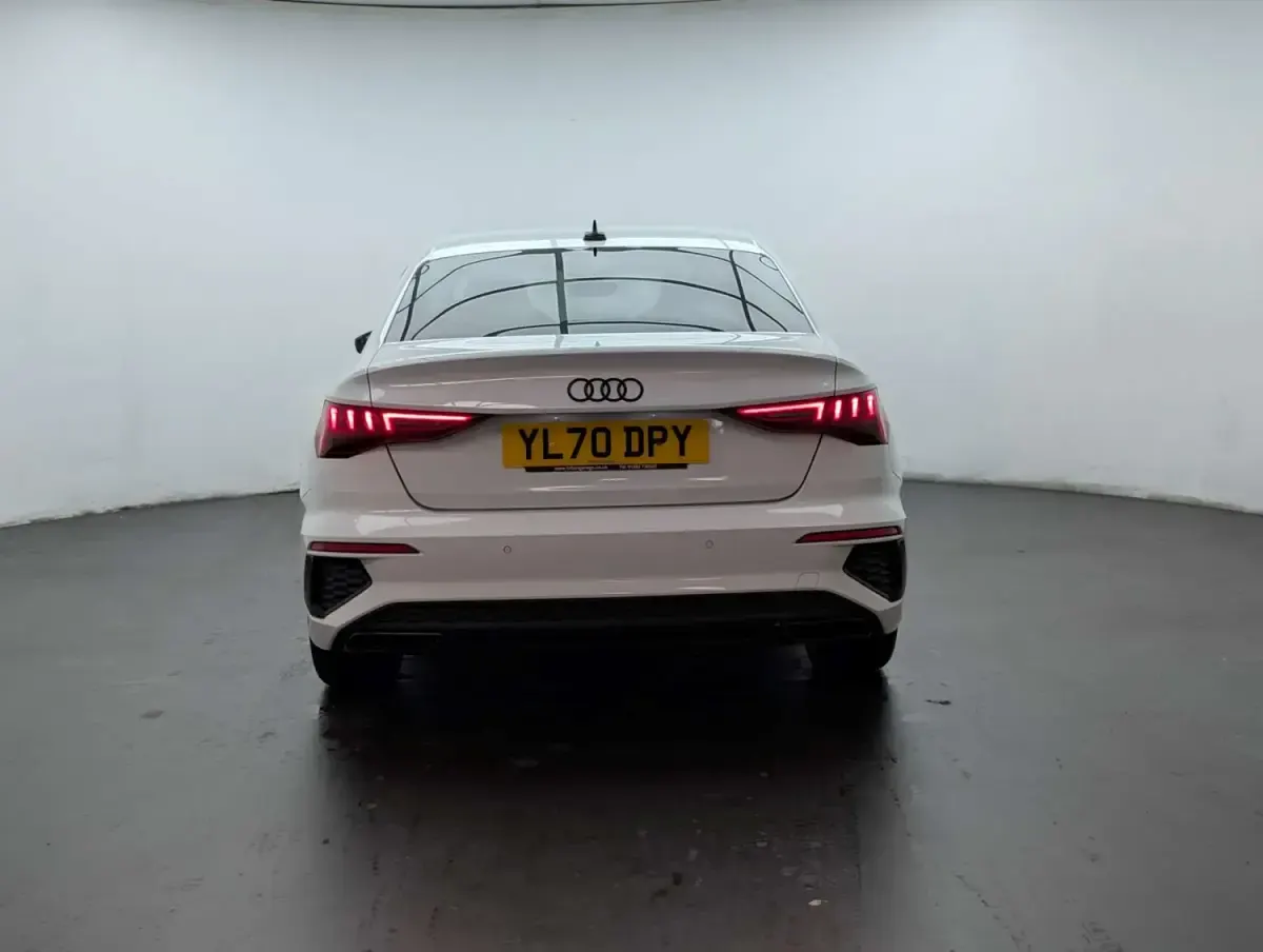 Używany Audi A3 S-Line 150 KM (110 kW) 2021 Biały Sedan/Limuzyna