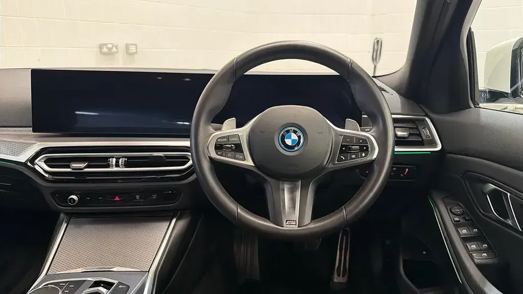 Usado BMW 330e M Sport 288 HP (211 kW) 2024 Branco Sedan