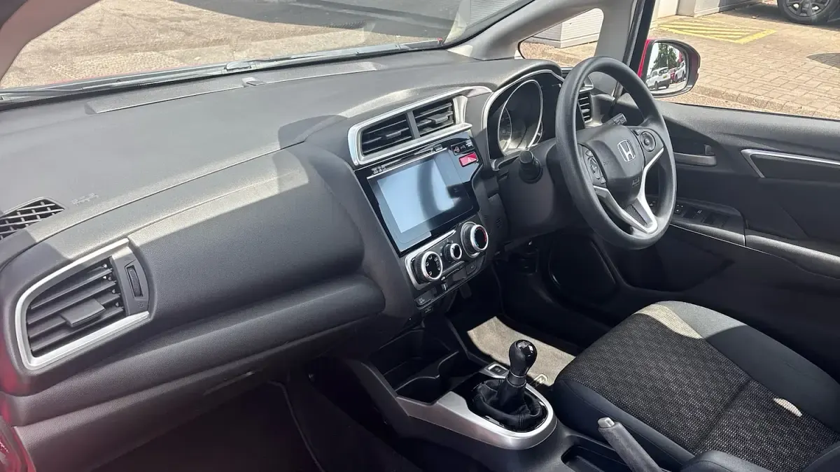 Used Honda Jazz SE 102 HP (75 kW) 2016 Red Hatchback