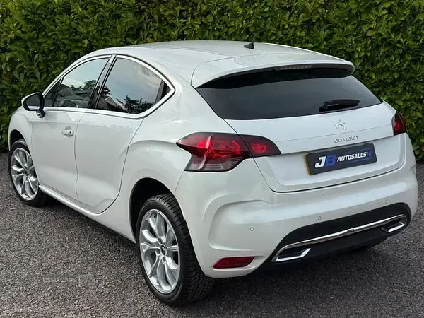 Used Citroën DS4 Start 115 HP (84 kW) 2013 White Hatchback
