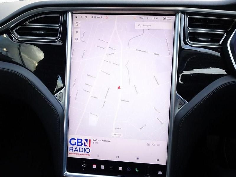 Used Tesla Model S 241 kW (328 HP) 2018 White Hatchback