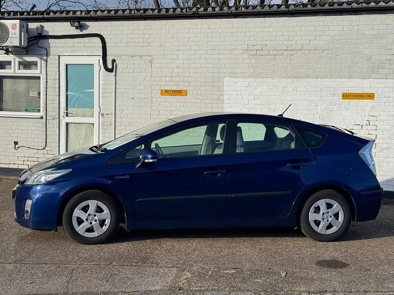 Used Toyota Prius T3 2011 Blue Hatchback