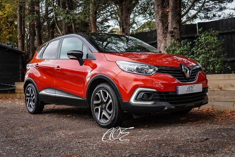 Red/black Used 2019 Renault Captur Iconic SUV | £8,790 (Fair price) - Image 1/1