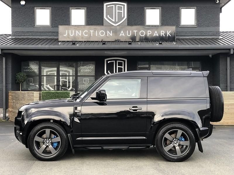 Usado Land Rover Defender SE Dynamic 2025 Preto SUV