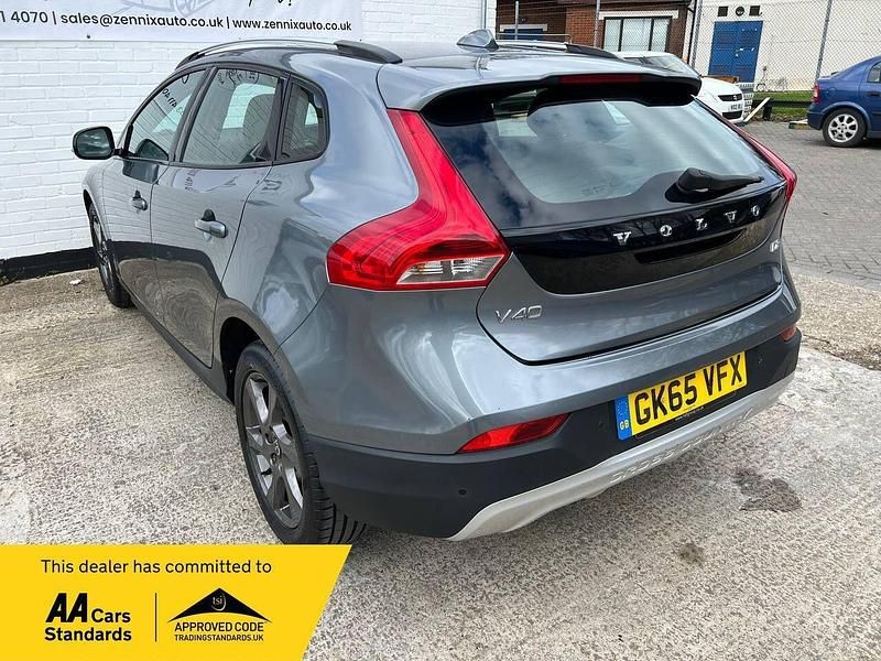 Begagnad Volvo V40 120 HK (88 kW) 2015 Grå Halvkombi