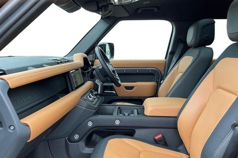 Used Land Rover Defender SE Dynamic 249 HP (183 kW) 2024 Eiger grey Estate