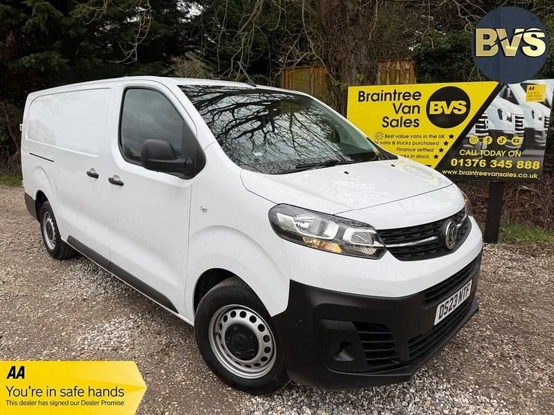 Used Vauxhall Vivaro S 100 HP (73 kW) 2023 White MPV