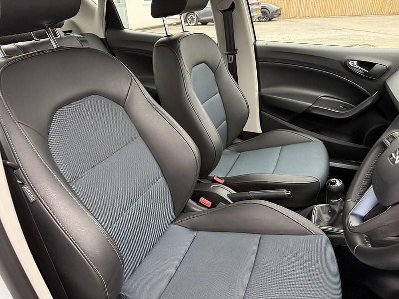 Used Seat Ibiza CONNECT 90 HP (66 kW) 2016 White Hatchback