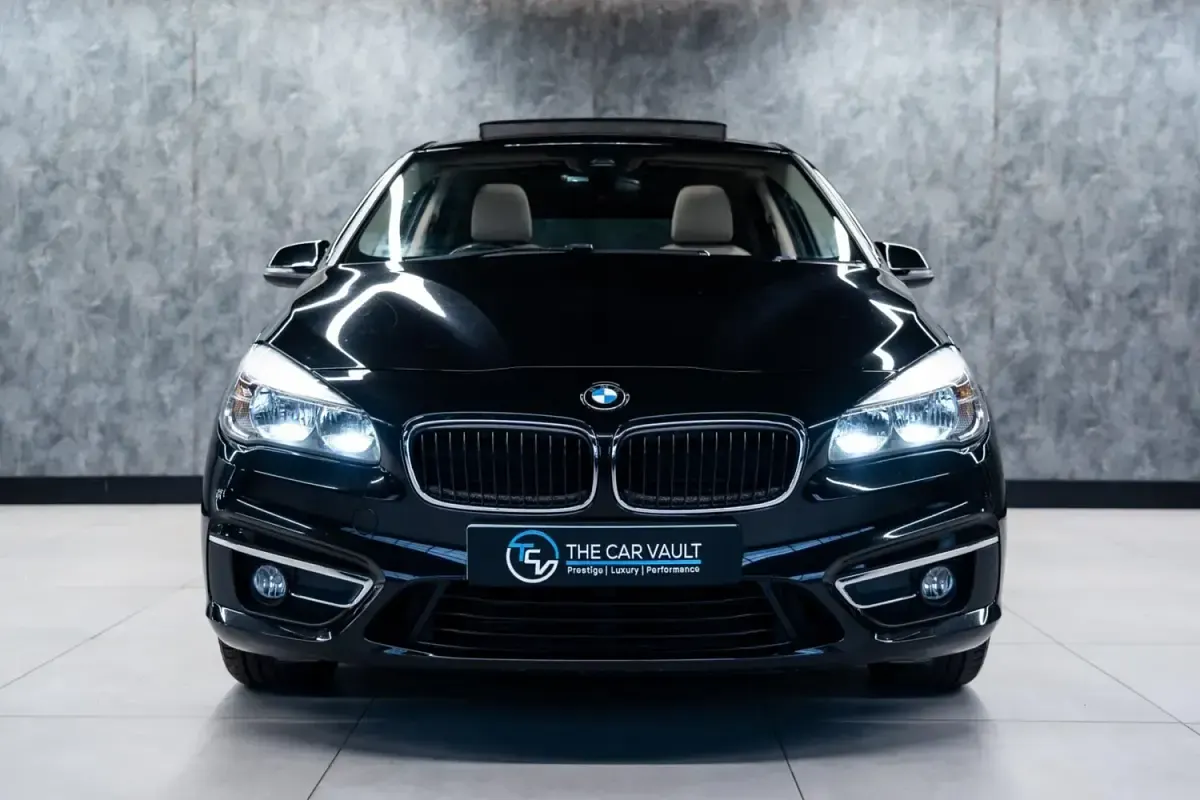Begagnad BMW 218 Luxury Line 2015 Svart Halvkombi