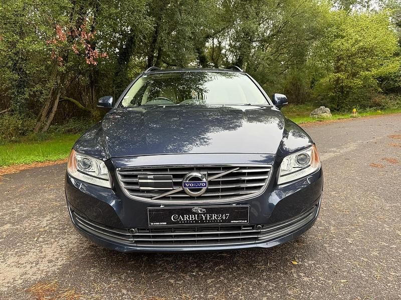 Used Volvo V70 SE 2025 Blue Estate