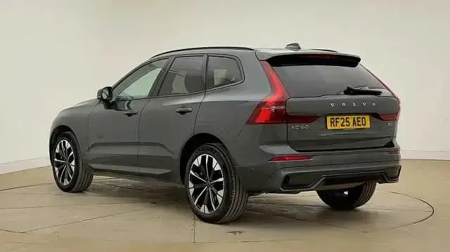 Usado Volvo XC60 Plus 247 CV (181 kW) 2025 Verde SUV