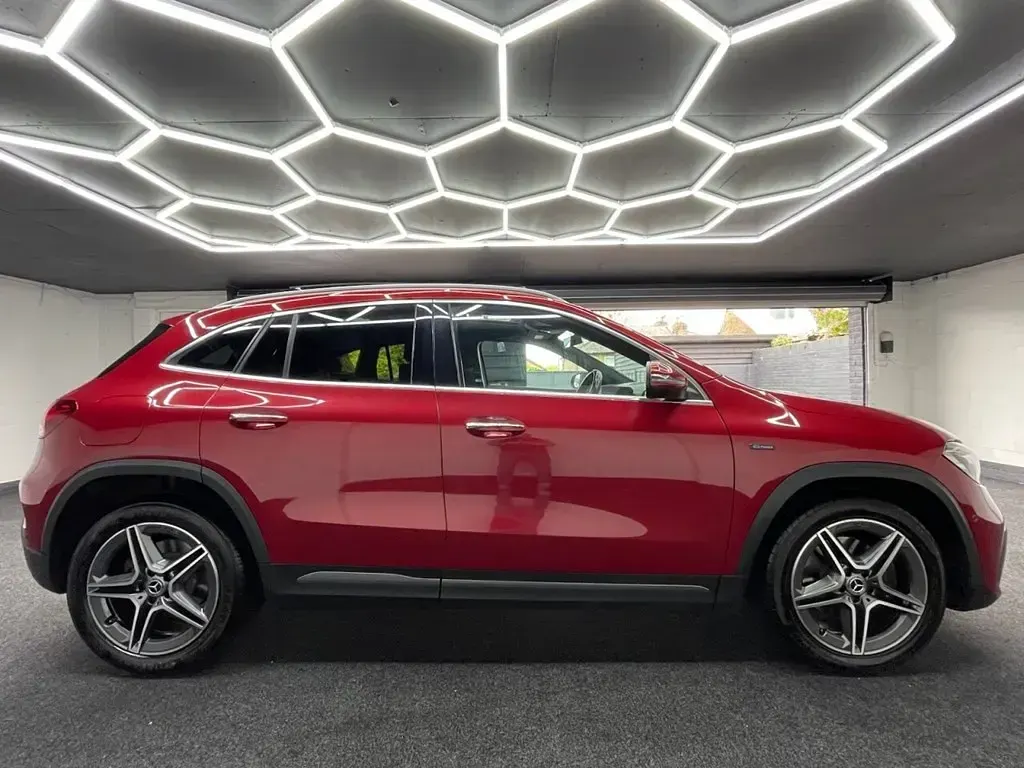 Usado Mercedes GLA250 Premium Plus 2021 Vermelho SUV