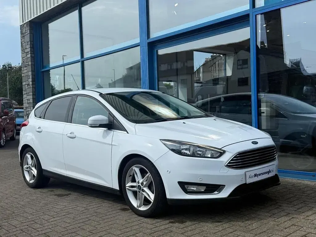 Used Ford Focus Titanium 2016 White Hatchback