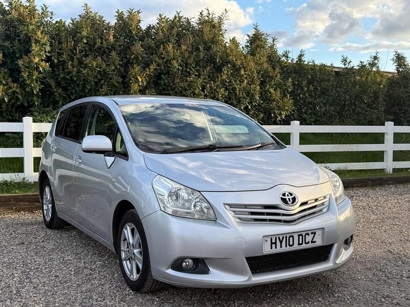 Used Toyota Verso 132 HP (97 kW) 2010 Silver MPV