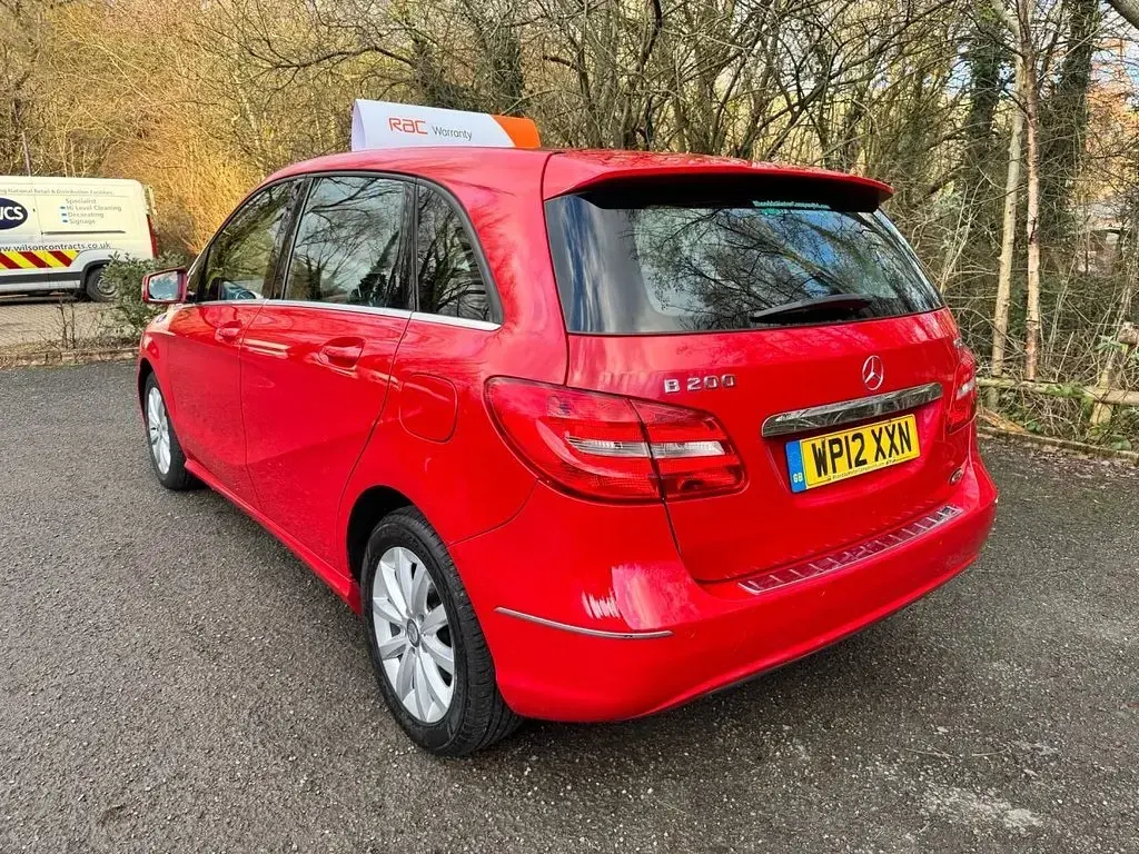 Used Mercedes B200 SE 136 HP (100 kW) 2012 Red Hatchback