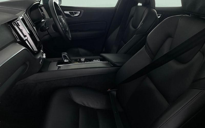 Used Volvo XC60 Core 349 HP (256 kW) 2022 Grey SUV