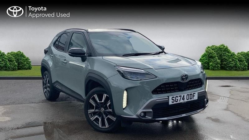 Used Toyota Yaris Hybrid Edition 130 HP (95 kW) 2024 Urban khaki bitone SUV