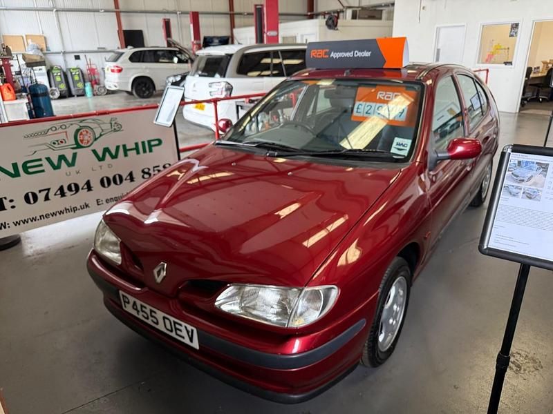 Red Used 1997 Renault Mégane Hatchback | £2,499 - Image 1/4
