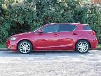 Used Lexus CT200h Luxury Line 136 HP (100 kW) 2018 Red Hatchback