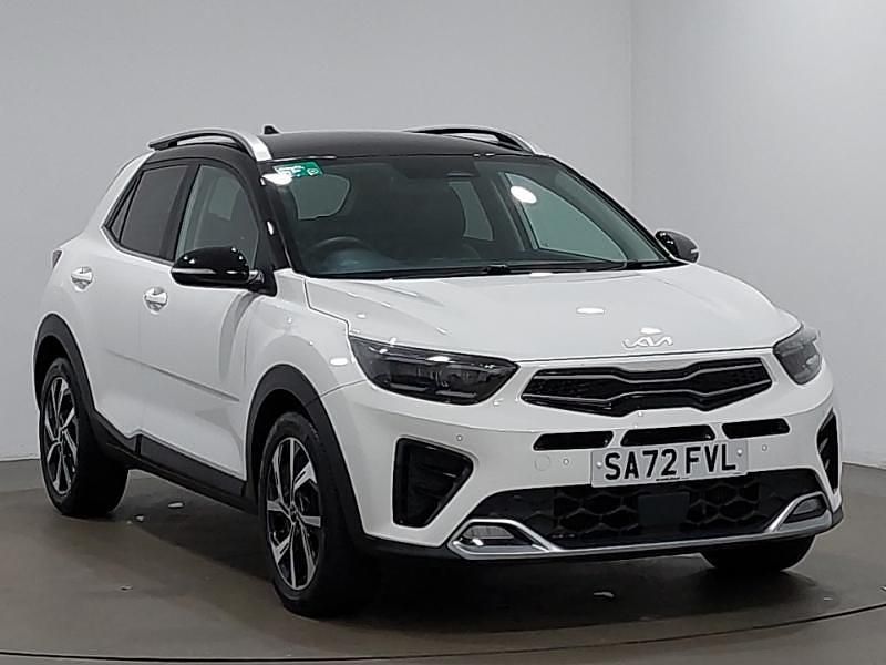 White Used 2022 Kia Stonic GT-Line S SUV | £15,798 (Expensive) - Image 1/4