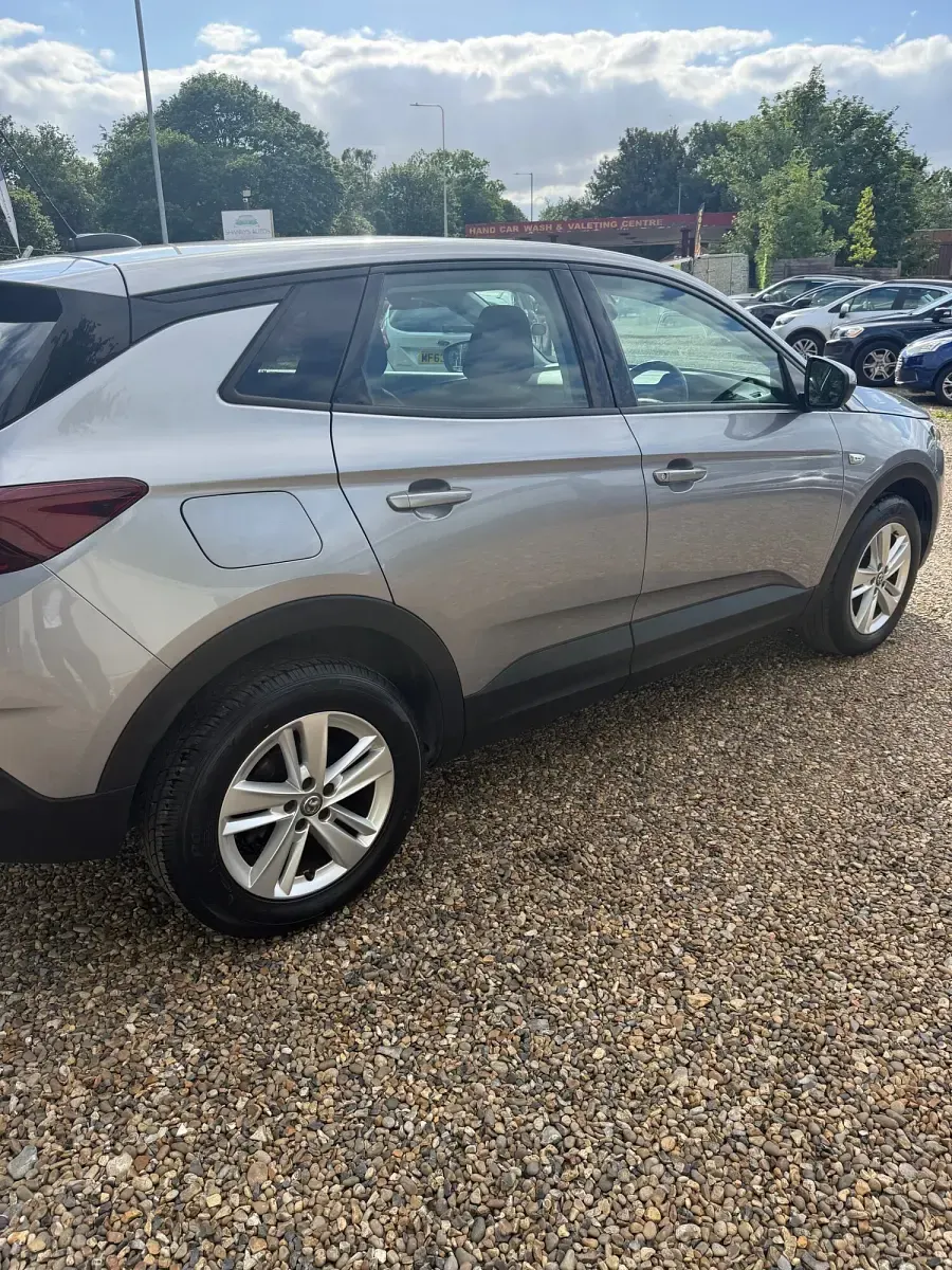 Used Vauxhall Grandland X 130 HP (95 kW) 2018 Grey SUV